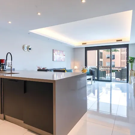 Puerto Banus Two Bedroom Luxurious With Parking Appartement