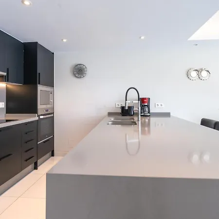 Puerto Banus Two Bedroom Luxurious With Parking Apartment